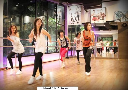 Poze cu Bell - Imagini din House Of Dance - Galerie foto