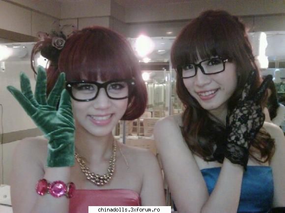 dan si hwa cu ochelari :) poze cu china dolls